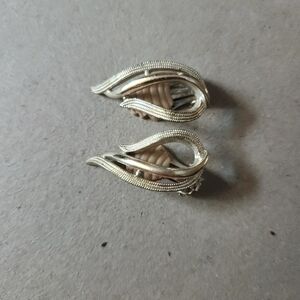 Sarah Coventry Earrings Vintage Silver Tone Clip On Signed Pat Pending